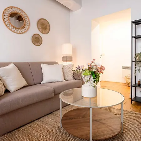 4 Guests Flat Palais Royal 1 Parigi